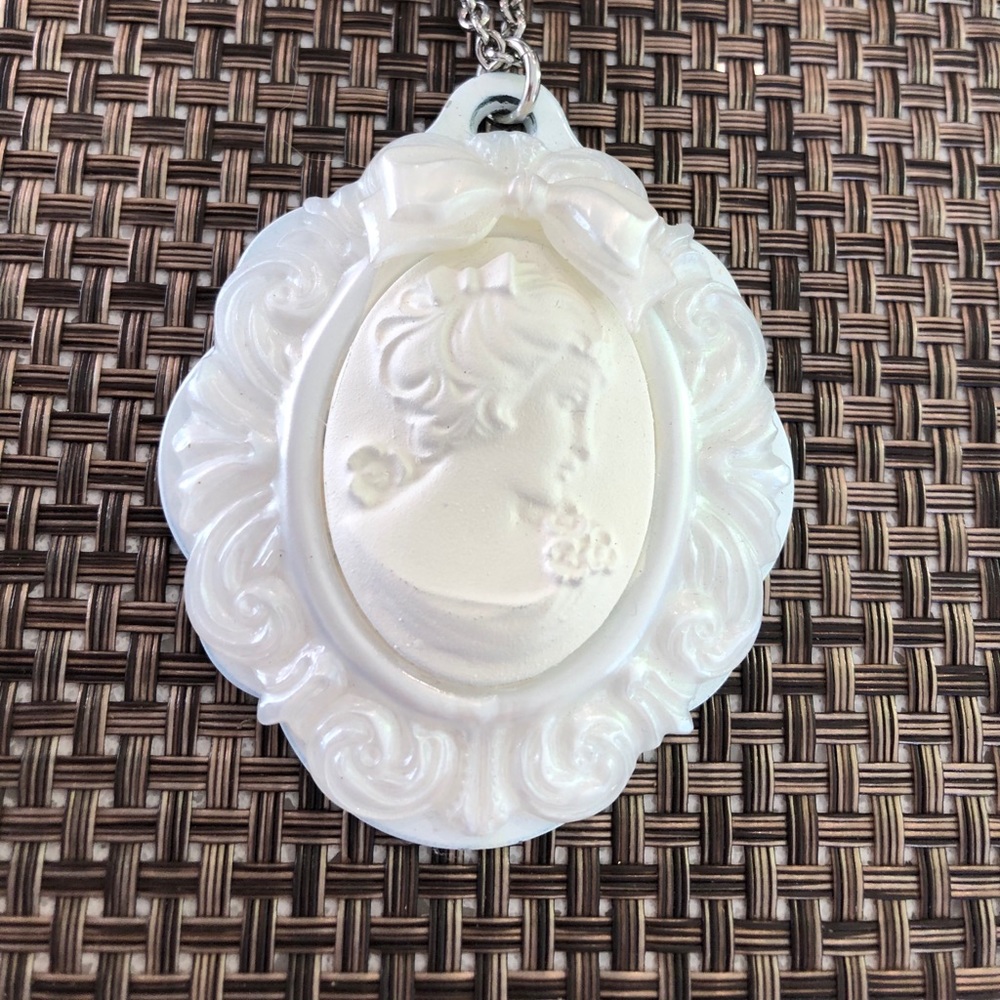 Tarina Tarantino long white cameo necklace